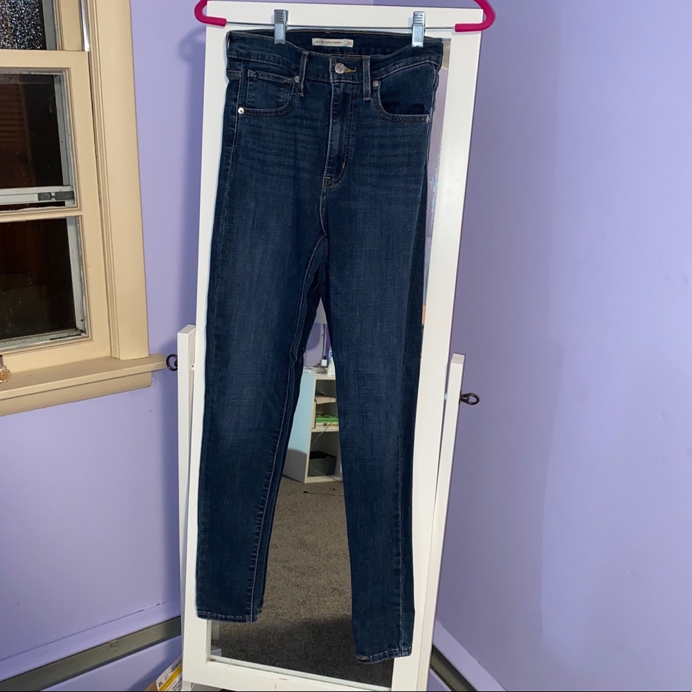 Levi Dark Wash Skinny Jeans